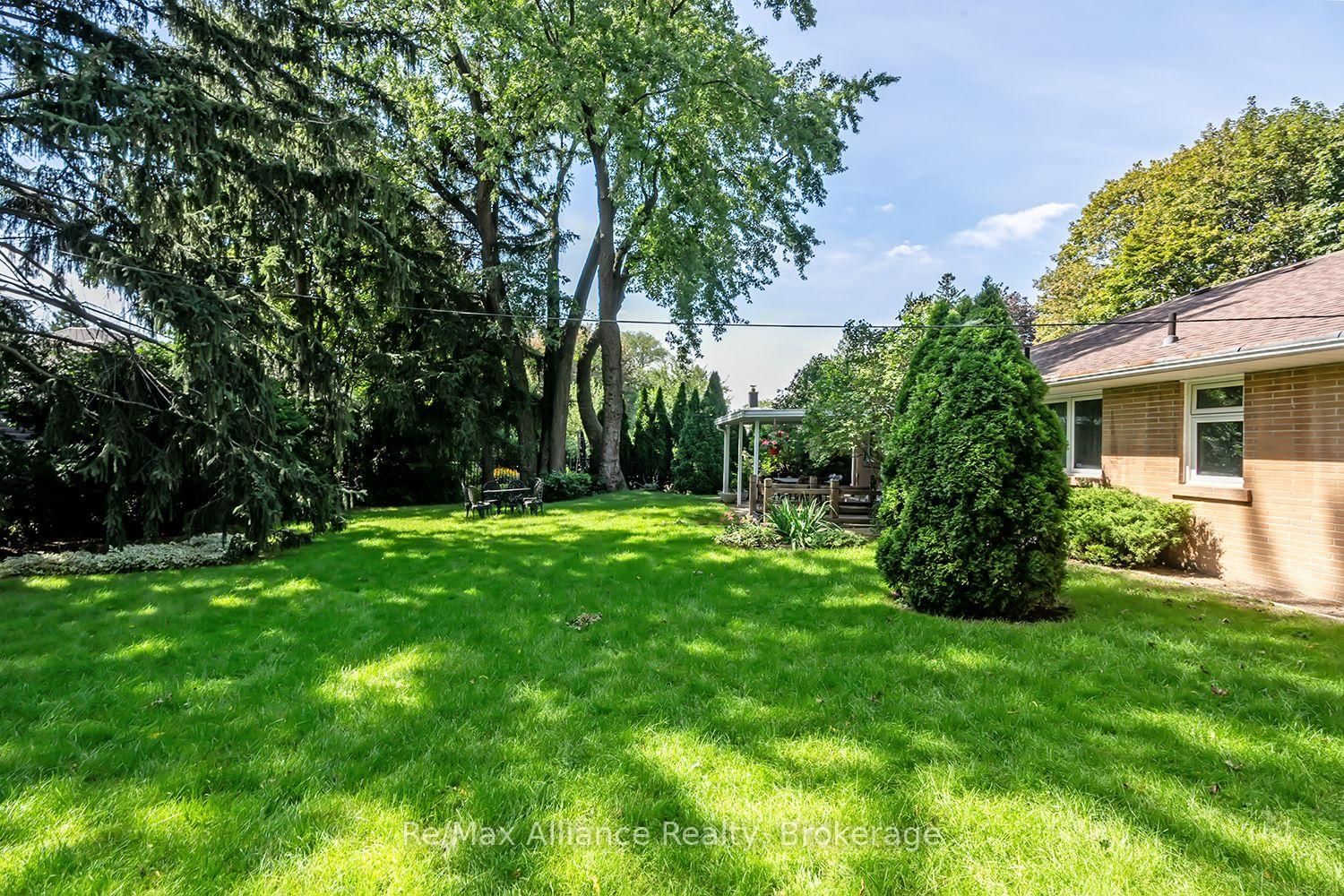 410 The Kingsway • Toronto, ON photo 43