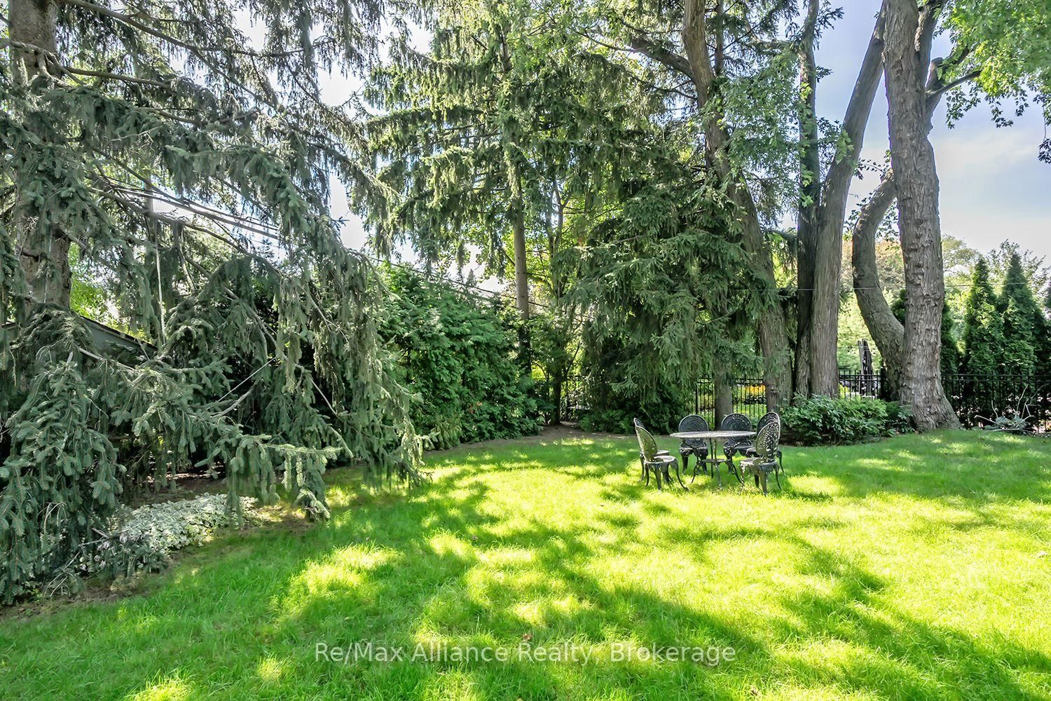 410 The Kingsway • Toronto, ON photo 46