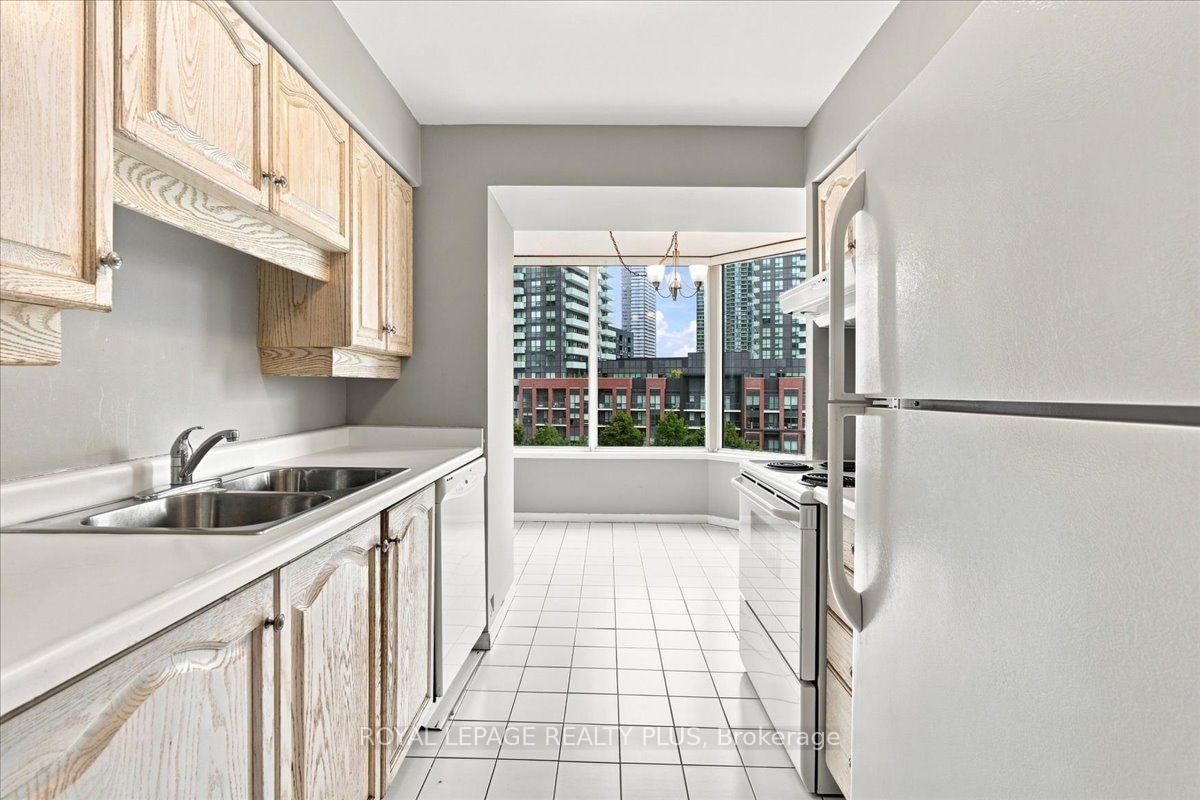 350 Rathburn Road W • #701 • Mississauga, ON photo 16