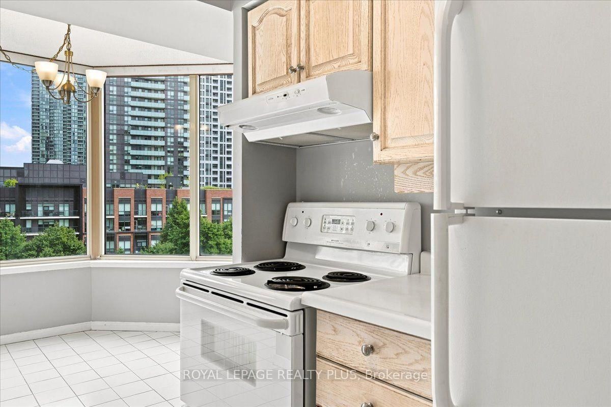 350 Rathburn Road W • #701 • Mississauga, ON photo 17