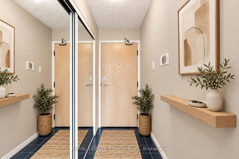 701 - 350 Rathburn Road W