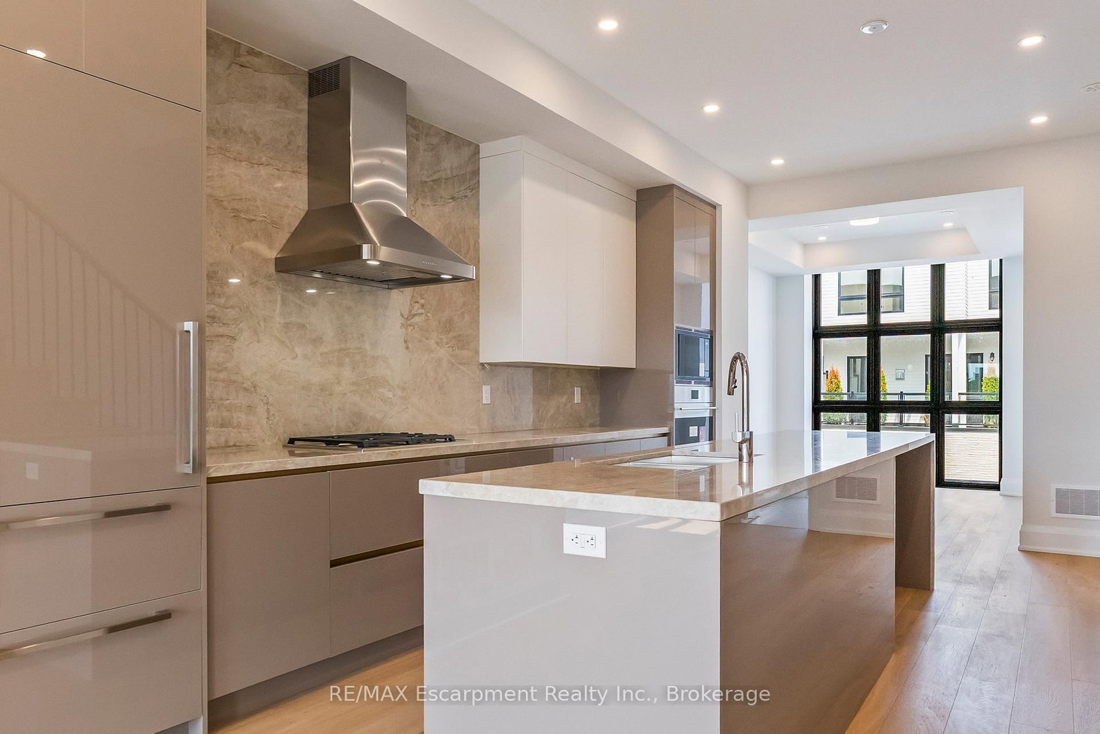 138 East Street • #4 • Oakville, ON photo 2