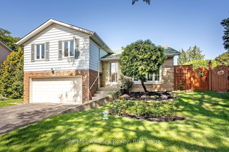 2454 Woking Crescent