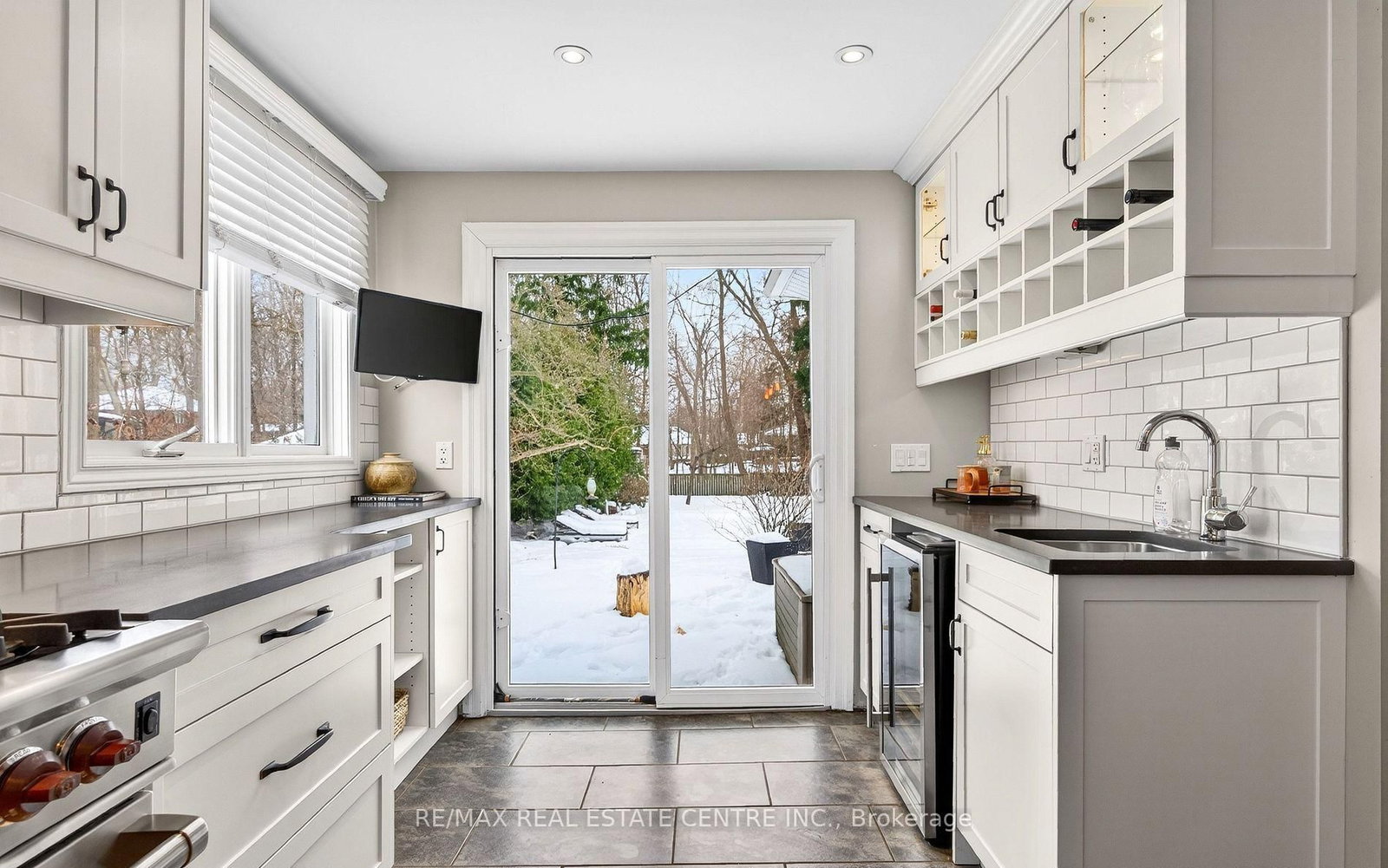 582 Cedar Avenue, Burlington 5