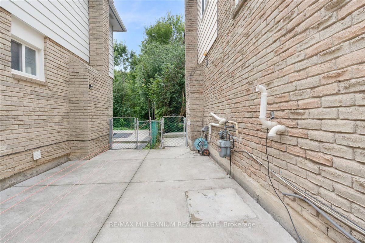 26 Talbot Street • Brampton, ON photo 27