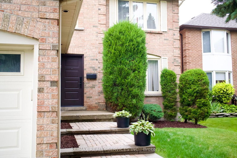 3975 Seebring Crescent