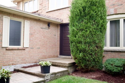 3975 Seebring Crescent • Mississauga, ON photo 4