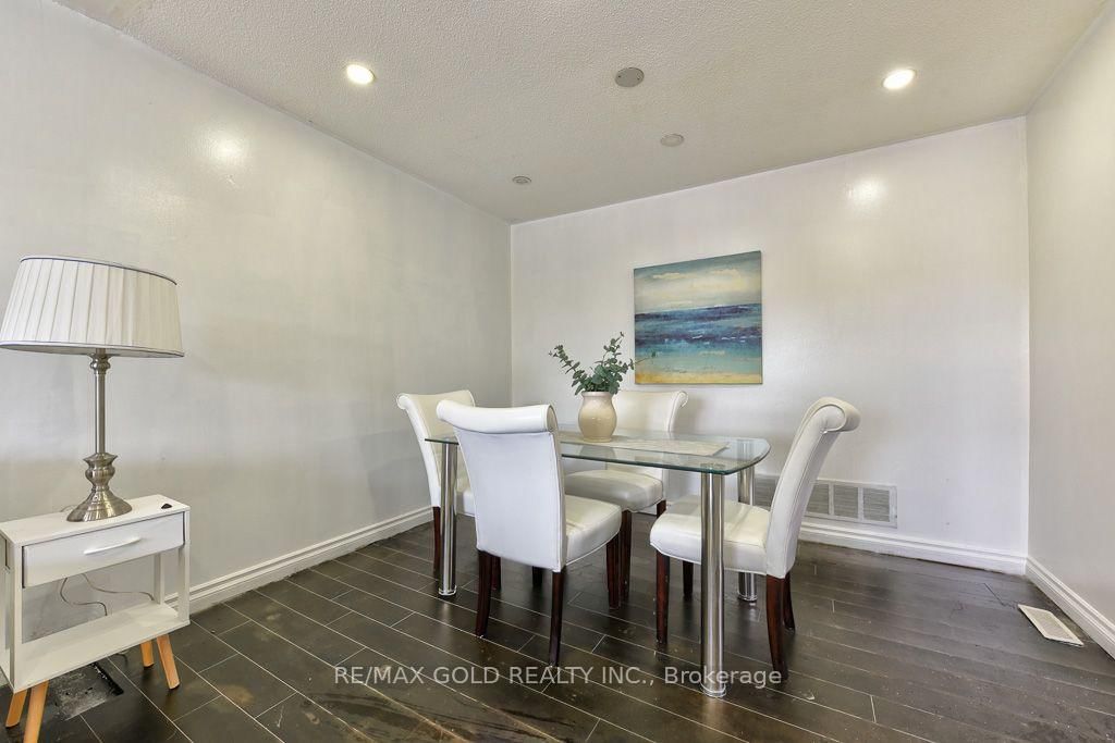 22 Kittiwake Avenue • Toronto, ON photo 10