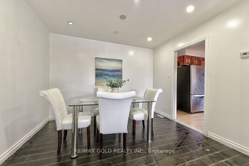 22 Kittiwake Avenue • Toronto, ON photo 11