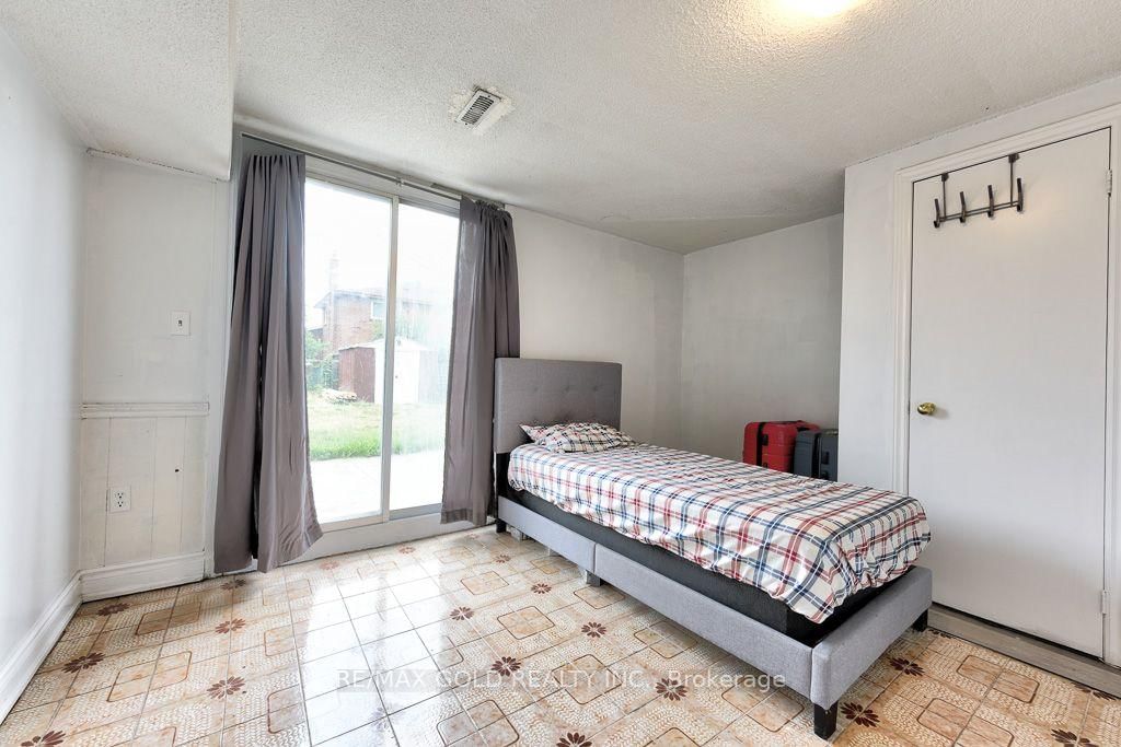 22 Kittiwake Avenue • Toronto, ON photo 29