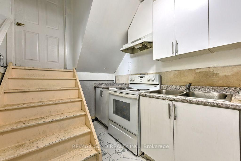 22 Kittiwake Avenue • Toronto, ON photo 33