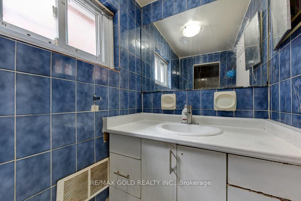 22 Kittiwake Avenue • Toronto, ON photo 41