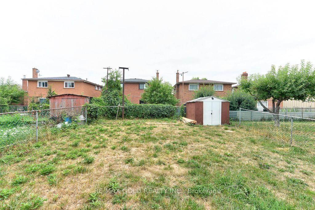 22 Kittiwake Avenue • Toronto, ON photo 43