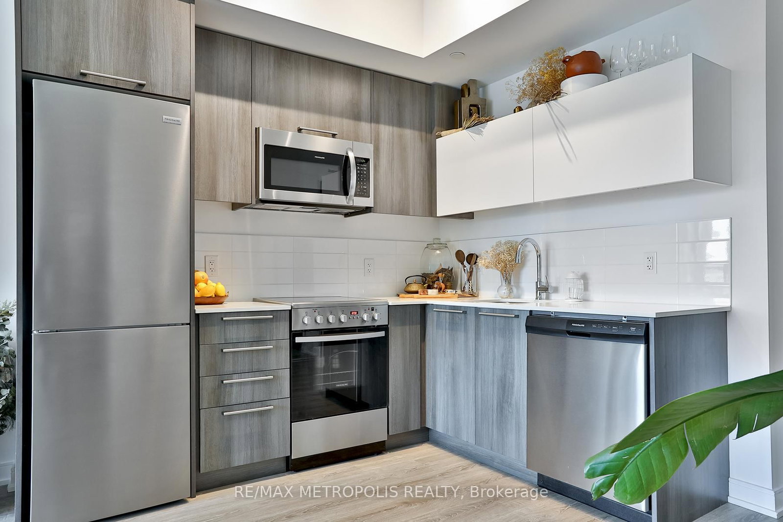 25 Neighbourhood Lane • #703 • Toronto, ON photo 6