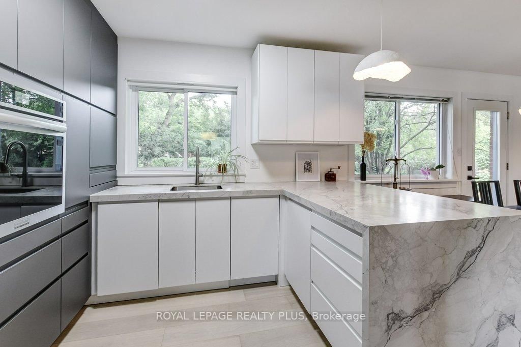 5322 Windermere Drive • Burlington, ON photo 17