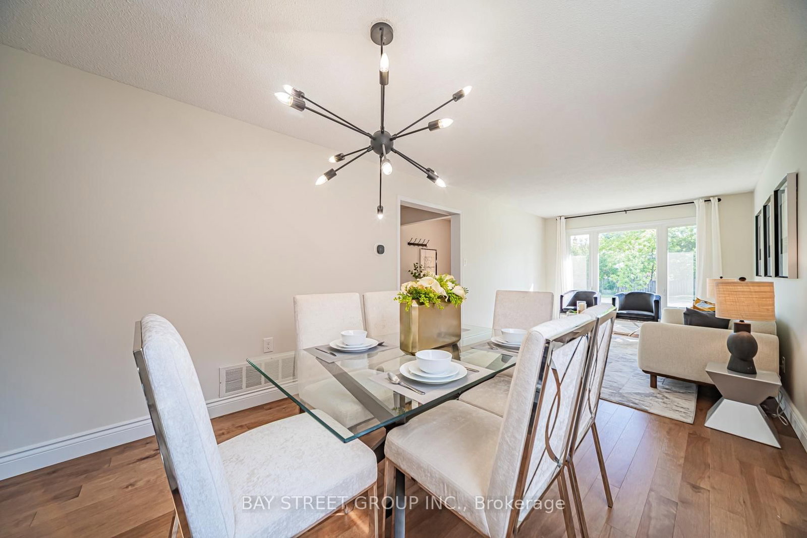 29 Roslo Court • Oakville, ON photo 10