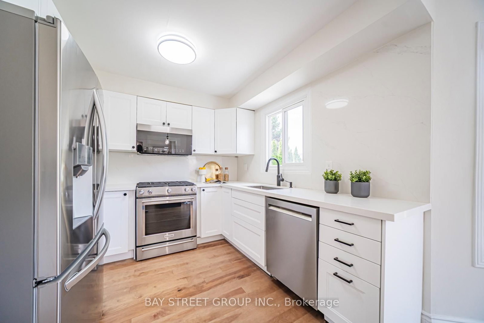 29 Roslo Court • Oakville, ON photo 11