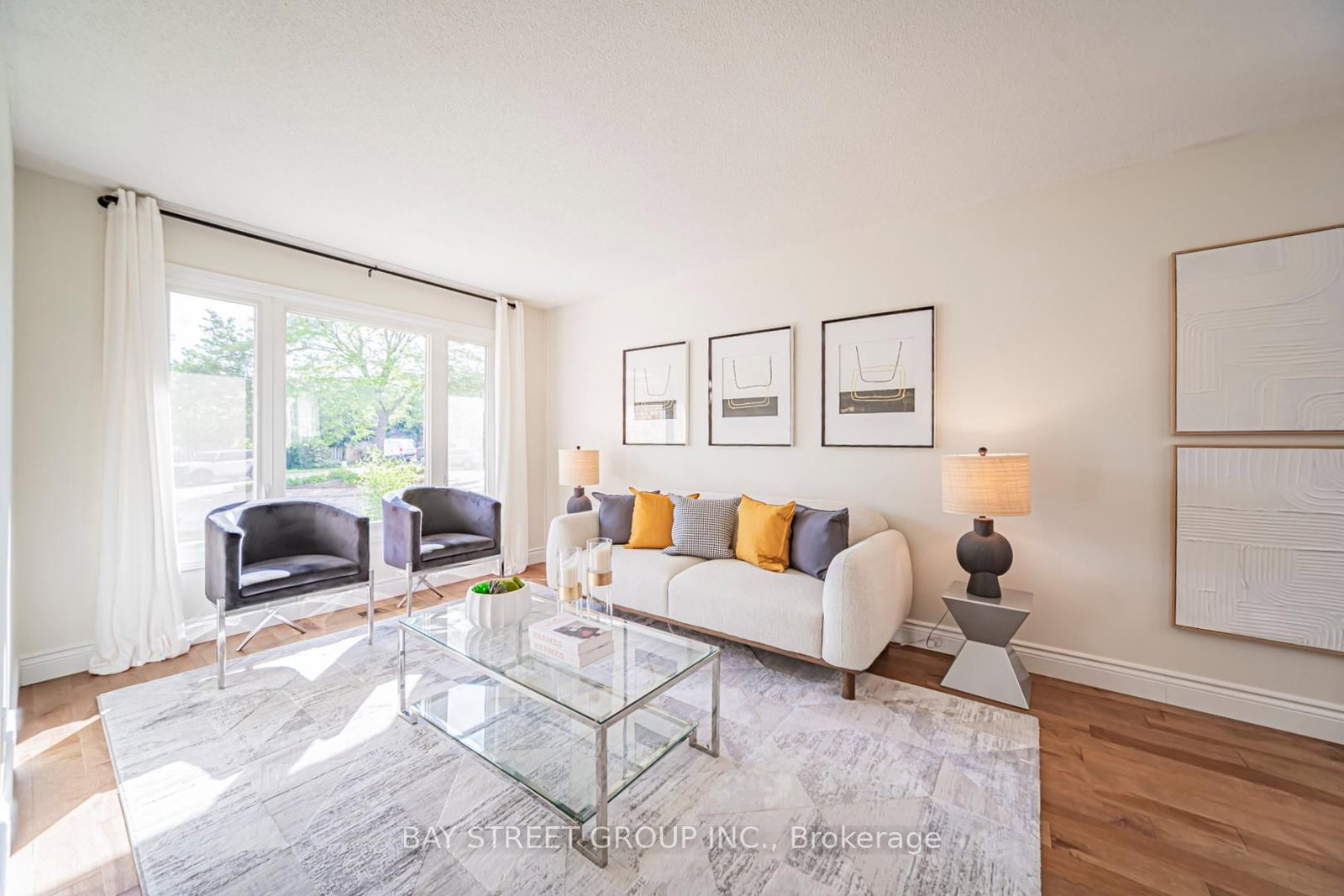 29 Roslo Court • Oakville, ON photo 4