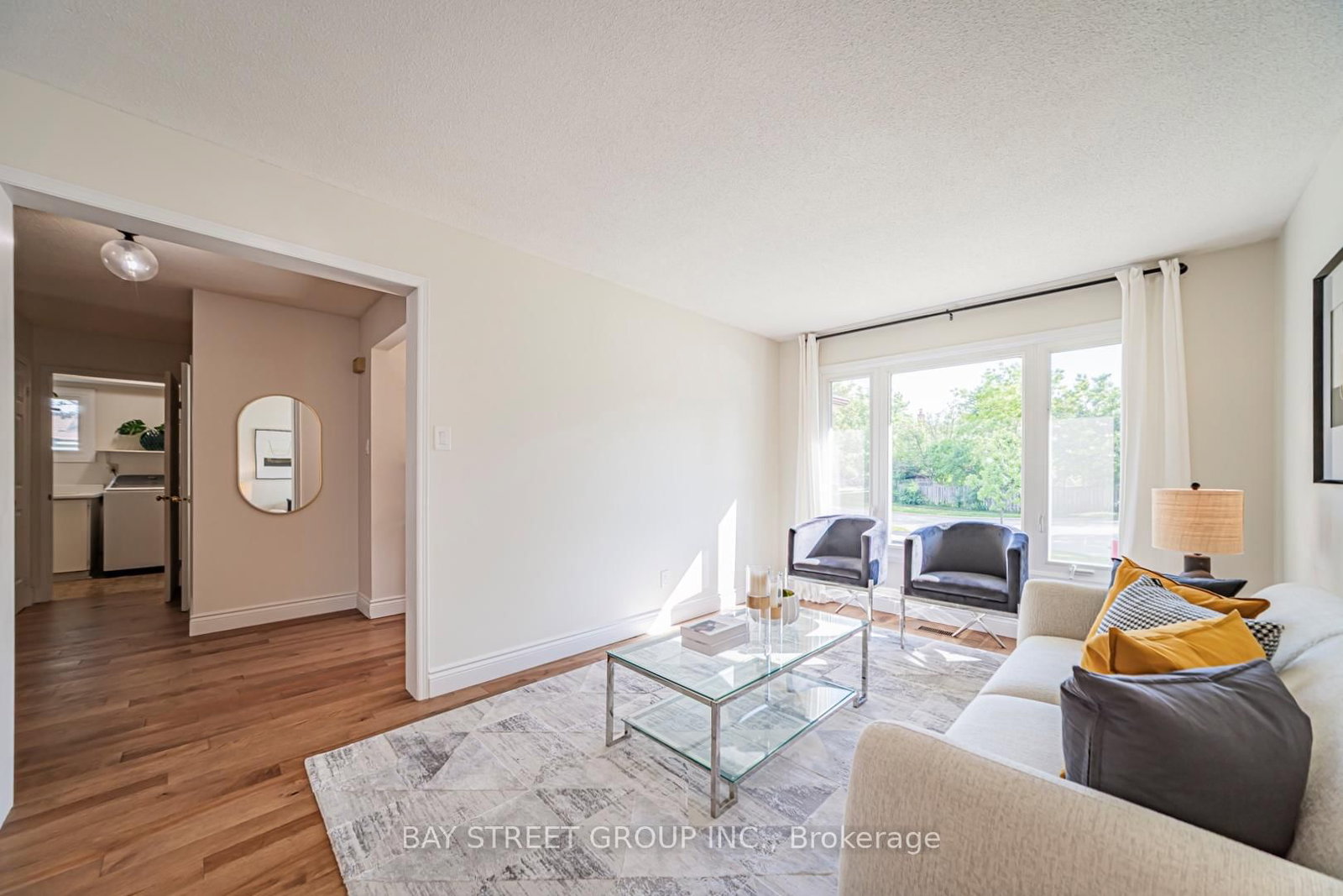 29 Roslo Court • Oakville, ON photo 5