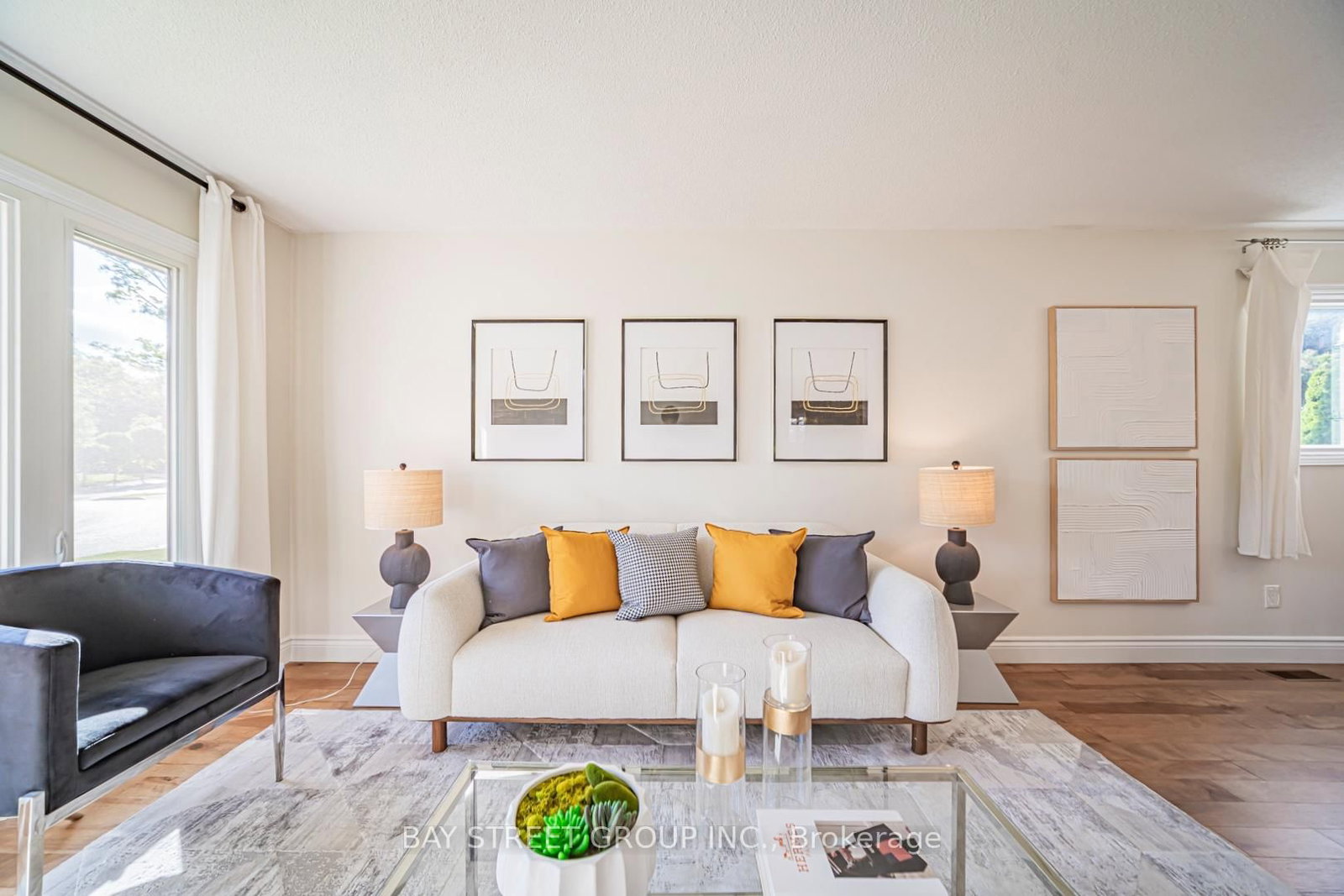 29 Roslo Court • Oakville, ON photo 6