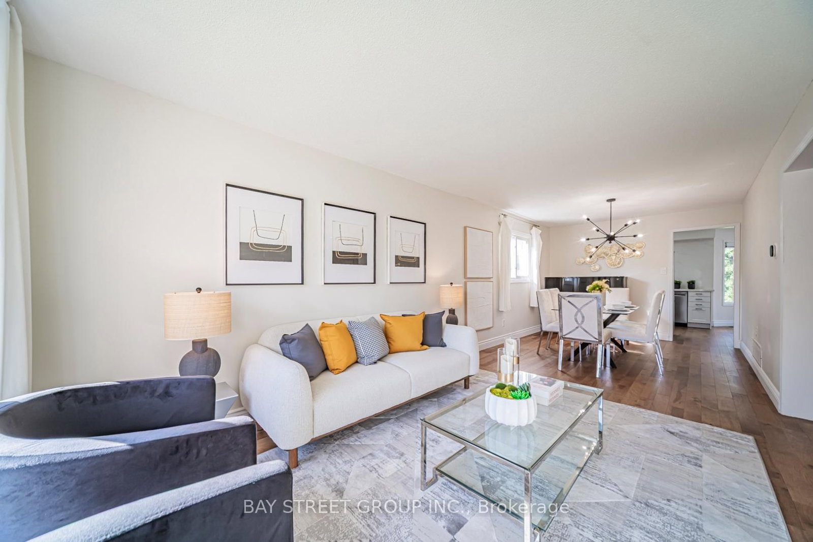 29 Roslo Court • Oakville, ON photo 7