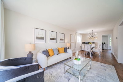 29 Roslo Court • Oakville, ON photo 7