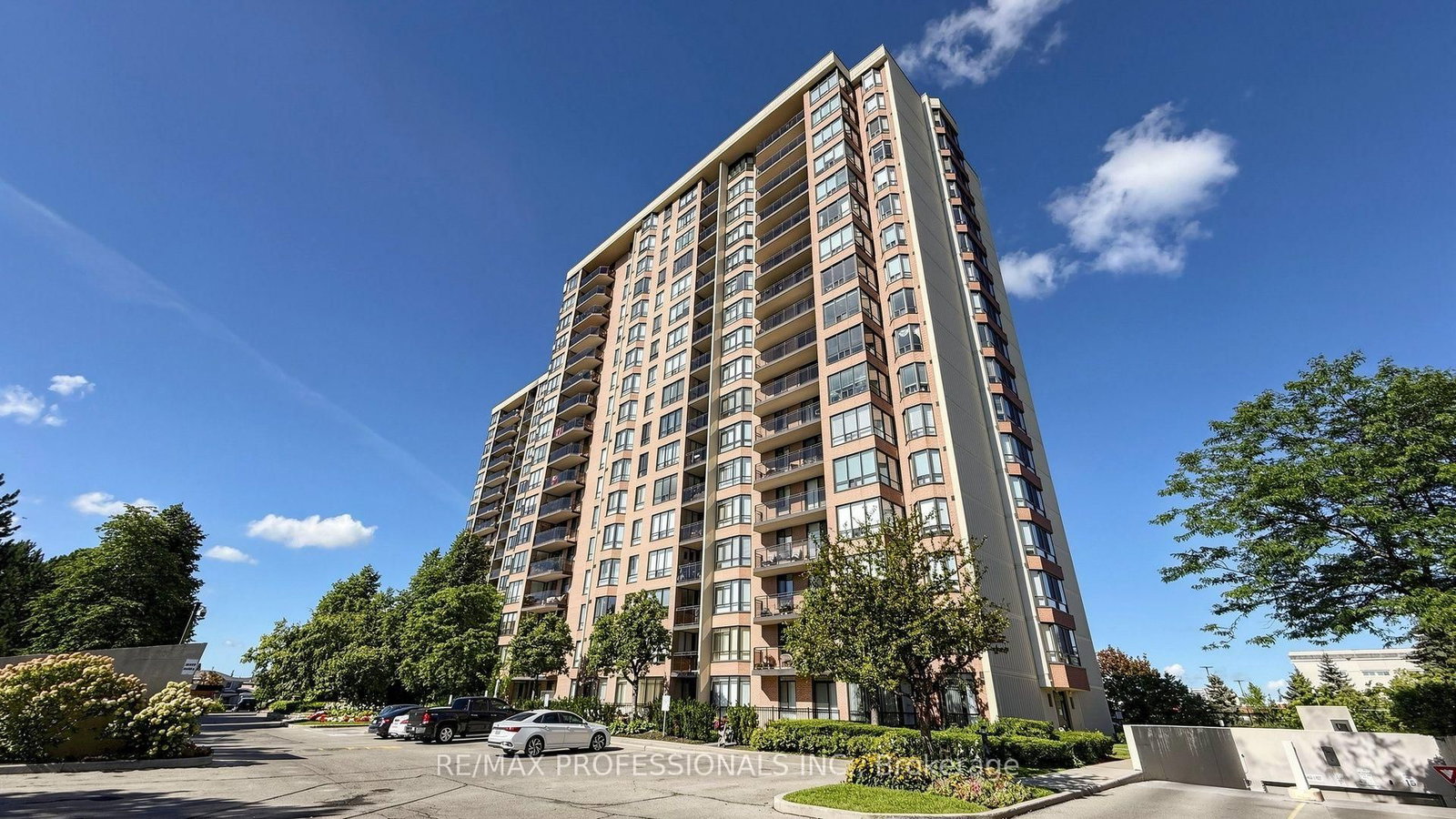 20 Cherrytree Drive • #1107 • Brampton, ON photo 3