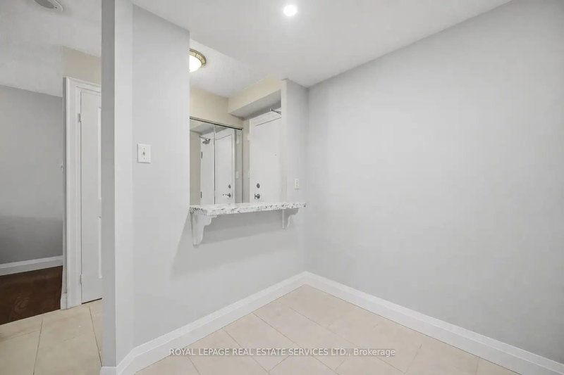 8 Lisa Brampton,ON L6T 4S6 — Photo 9