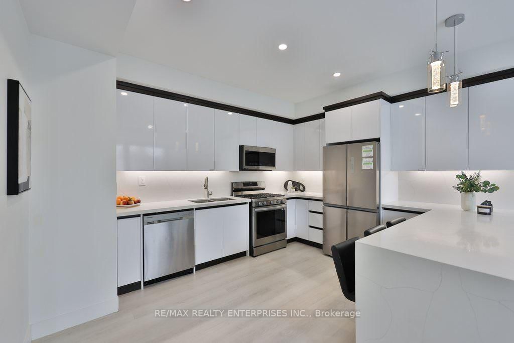 172 Royal York Road • Toronto, ON photo 10