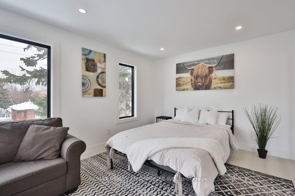 172 Royal York Road • Toronto, ON photo 16