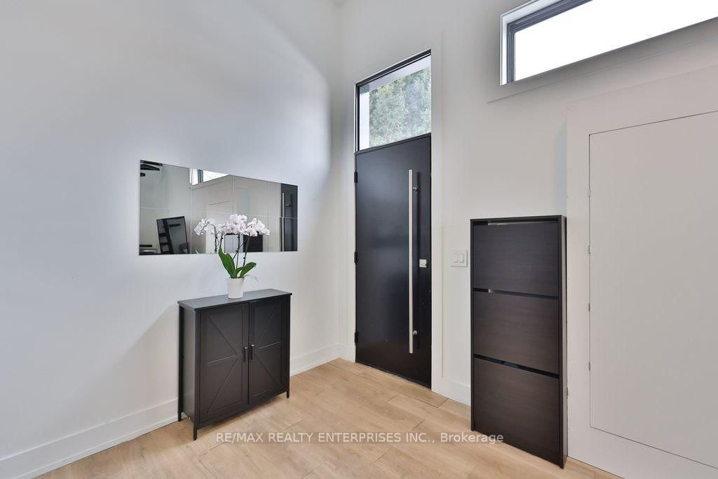 172 Royal York Road • Toronto, ON photo 20