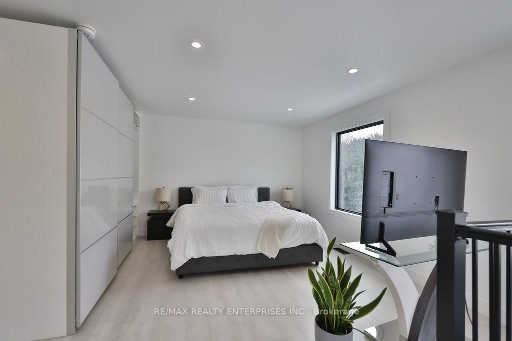 172 Royal York Road • Toronto, ON photo 26
