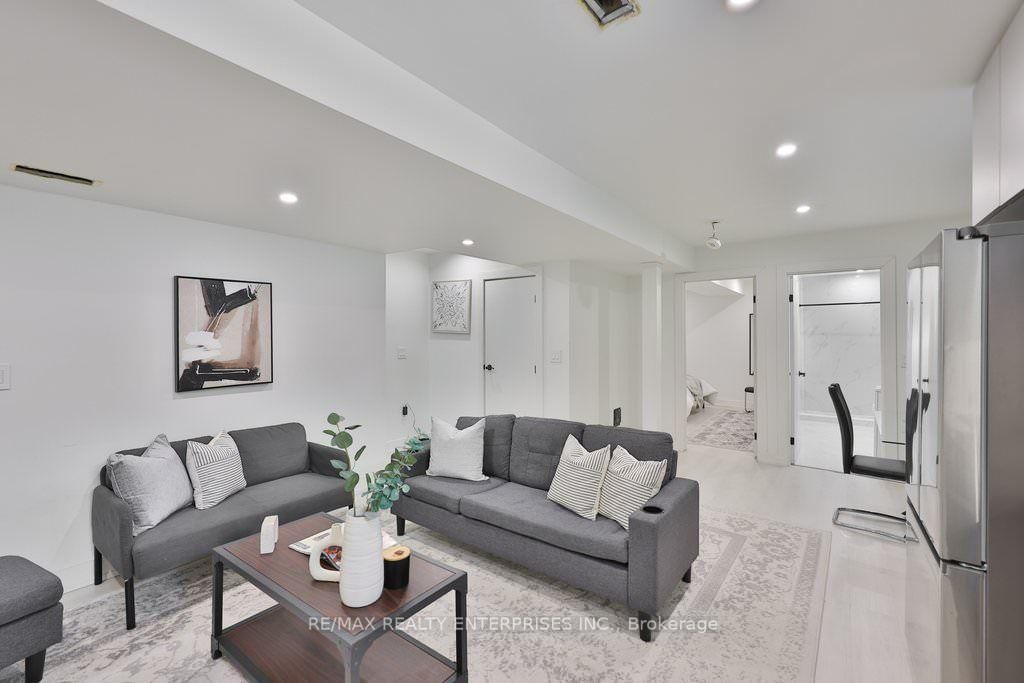 172 Royal York Road • Toronto, ON photo 33