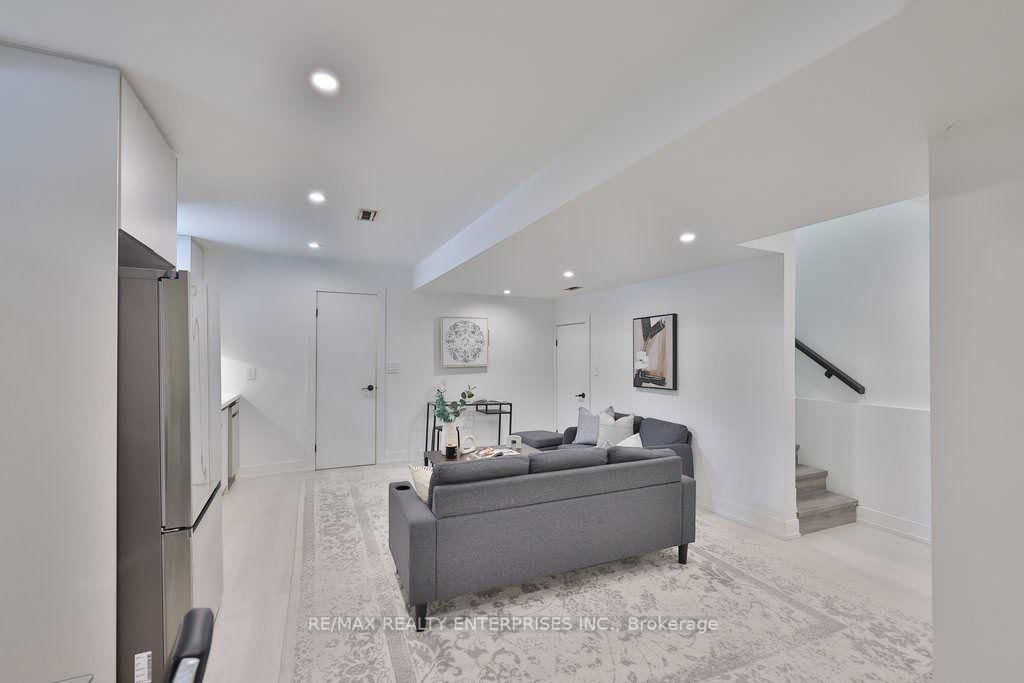 172 Royal York Road • Toronto, ON photo 35