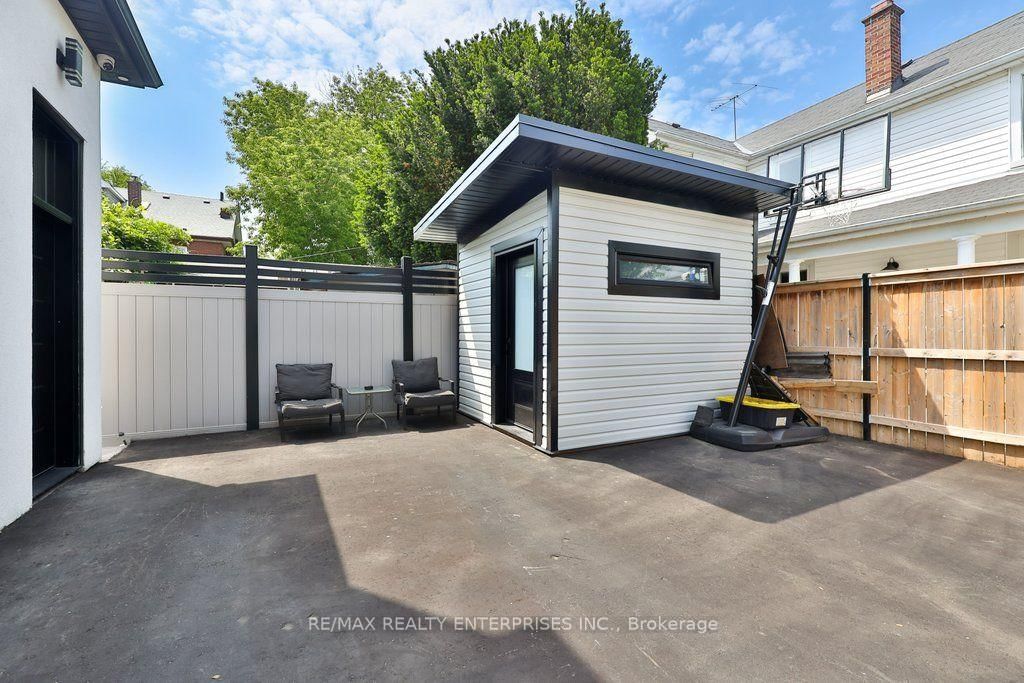 172 Royal York Road • Toronto, ON photo 41