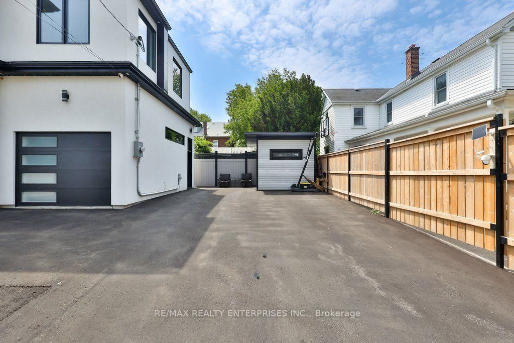 172 Royal York Road • Toronto, ON photo 8