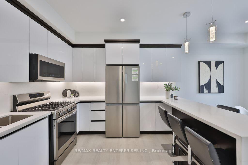 172 Royal York Road • Toronto, ON photo 9