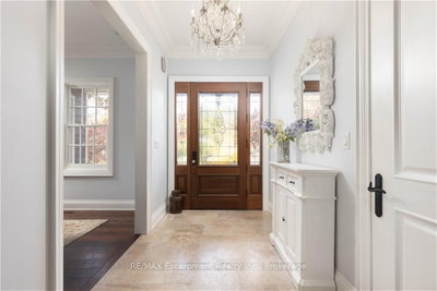 2073 Deramore Drive • Oakville, ON photo 4