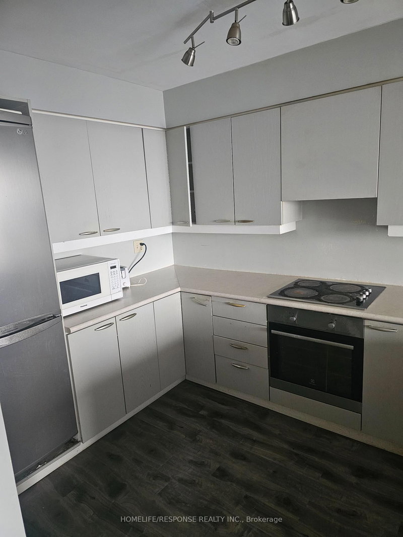 50 Eglinton Mississauga,ON L5R 3P5 — Photo 11