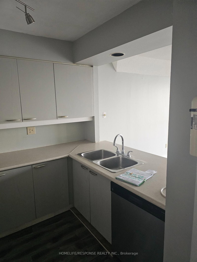 50 Eglinton Mississauga,ON L5R 3P5 — Photo 12