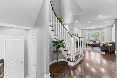 195 Holmes Crescent • Milton, ON photo 4