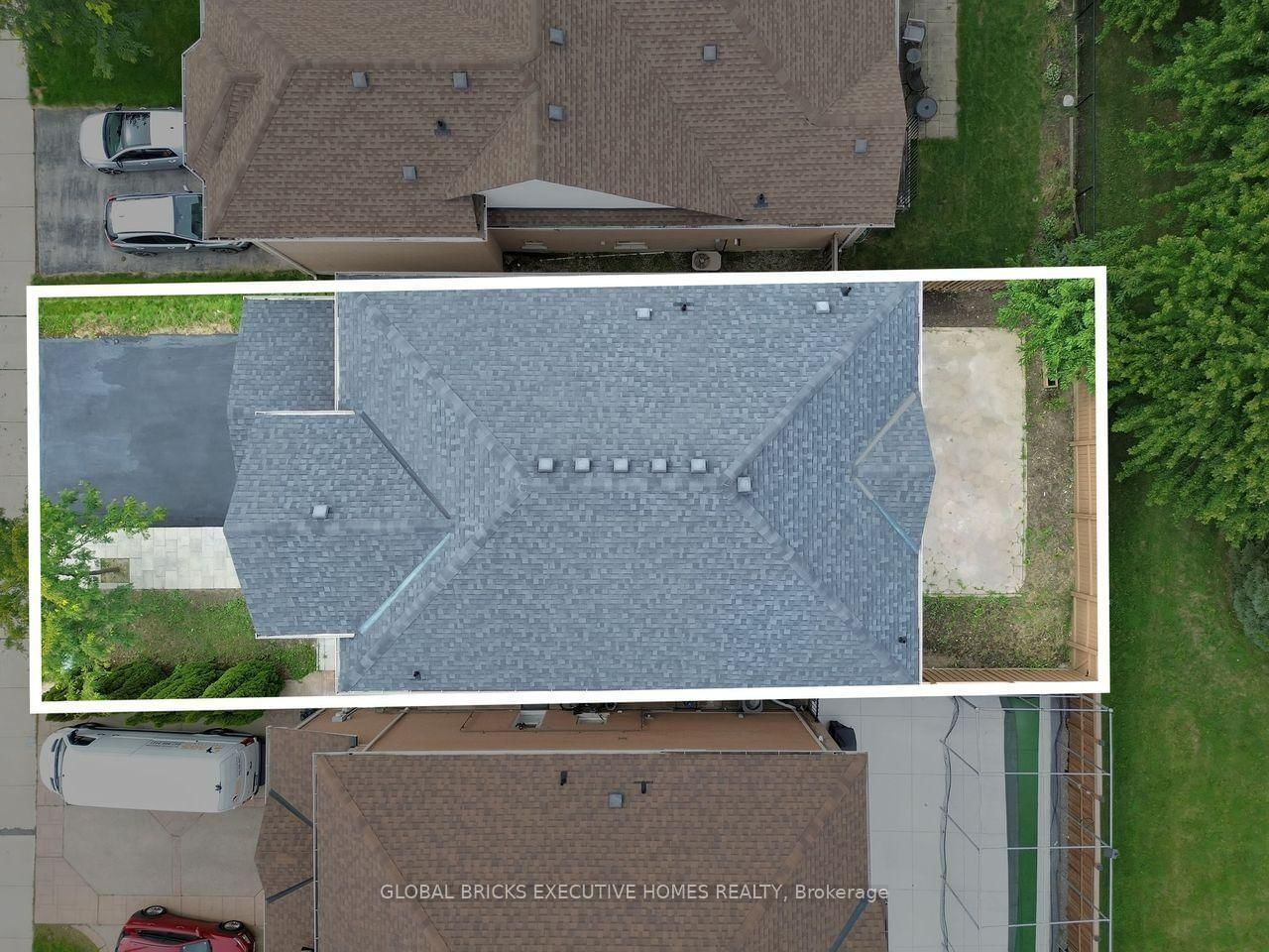 122 Pappain Crescent • Brampton, ON photo 3
