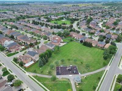 122 Pappain Crescent • Brampton, ON photo 5