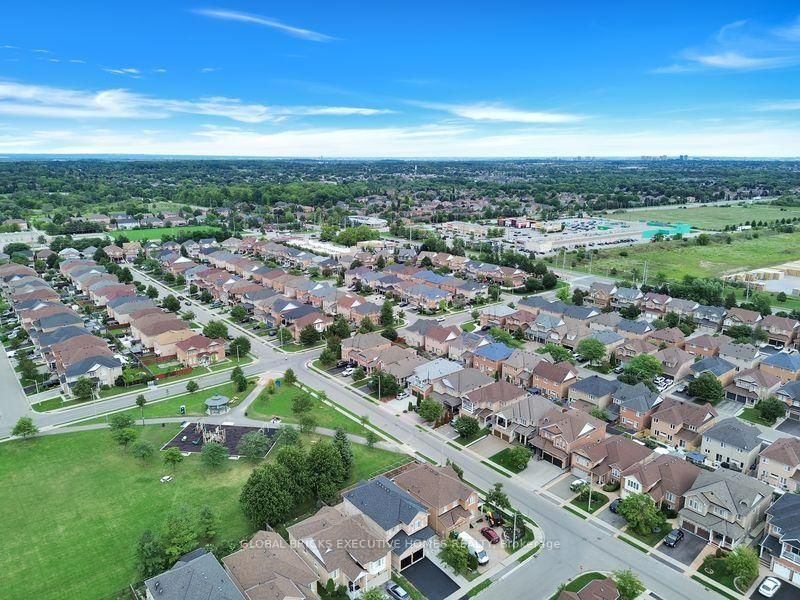 122 Pappain Crescent • Brampton, ON photo 6