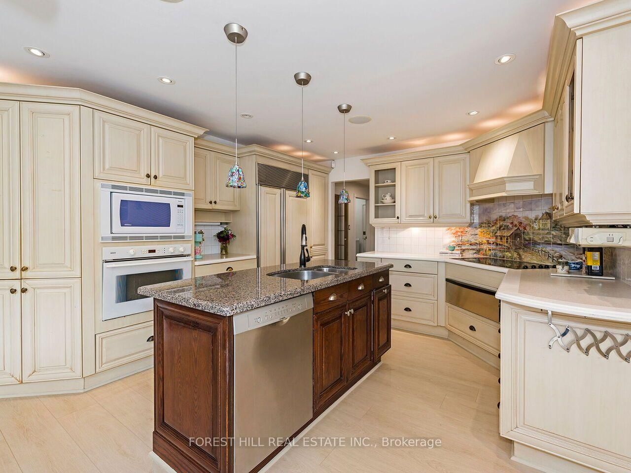 6366 Miller's Grove • Mississauga, ON photo 12