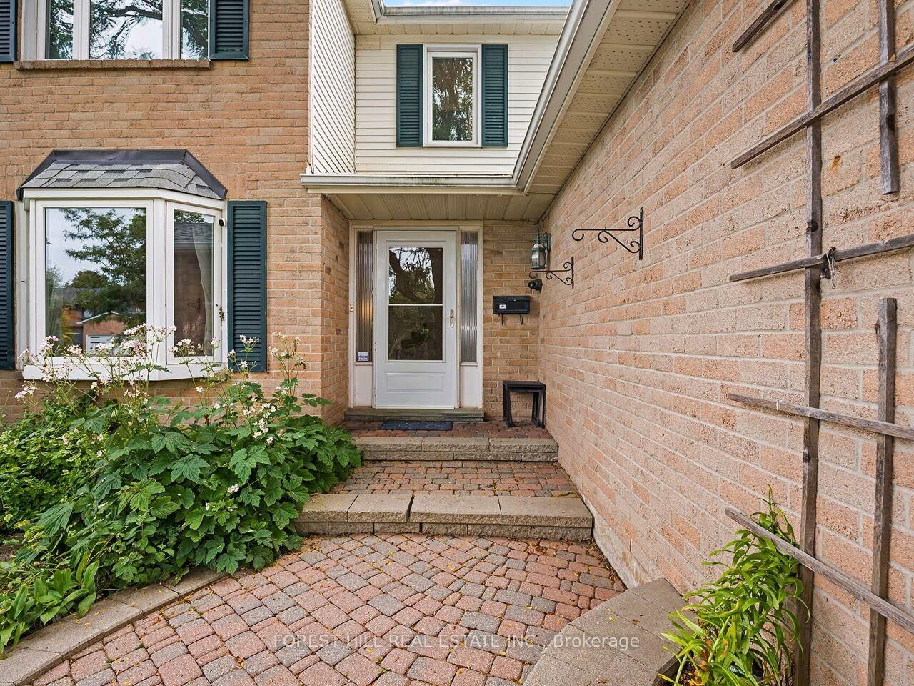 6366 Miller's Grove • Mississauga, ON photo 3