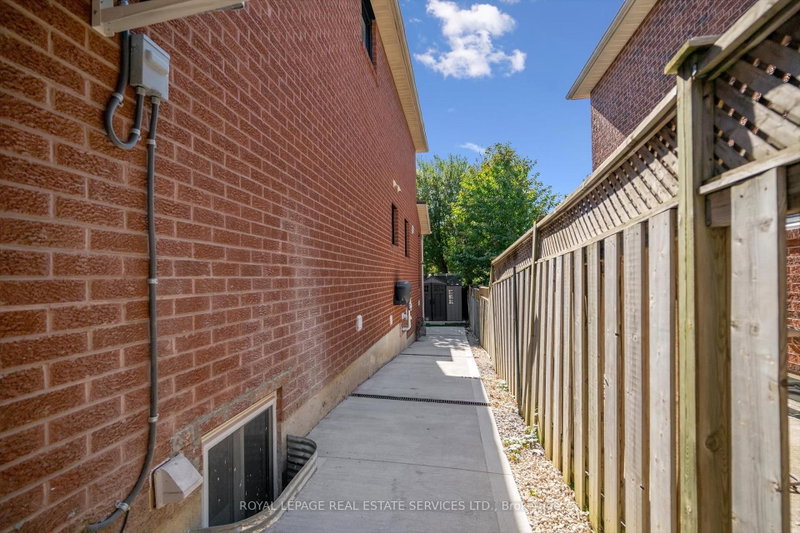 Bsmt Apt - 3872 Densbury Drive