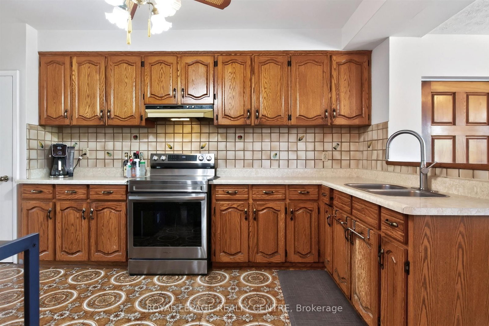 22 Euphrasia Drive • Toronto, ON photo 12