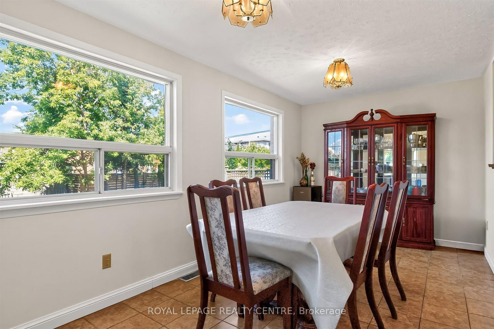 22 Euphrasia Drive • Toronto, ON photo 13