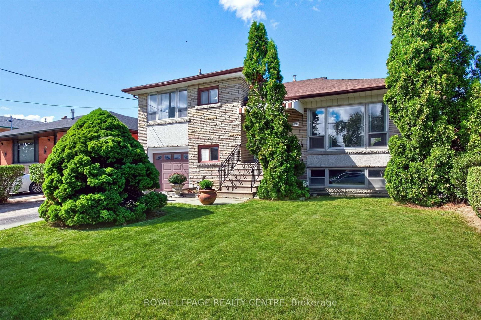 22 Euphrasia Drive • Toronto, ON photo 3